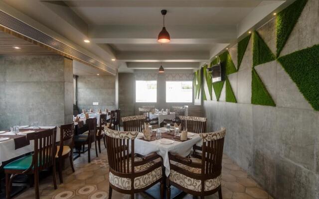 OYO 13468 Hotel Jai Malhar Residency
