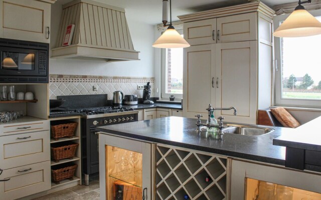 Stunning Home in Hellevoetsluis With 2 Bedrooms and Wifi