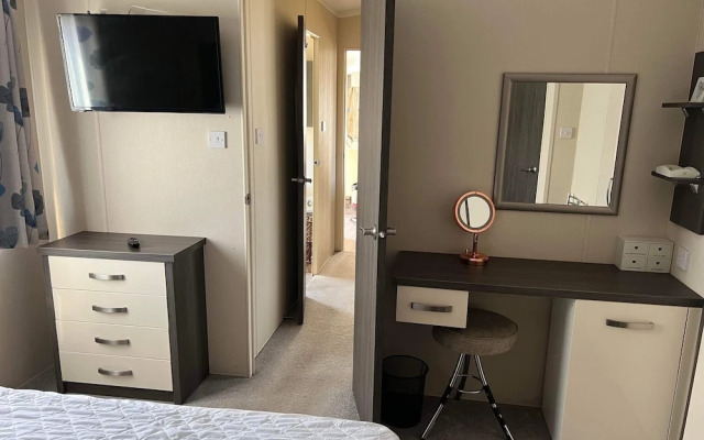 Inviting Luxury 2-bedroom Caravan in Hunstanton