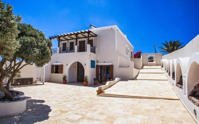 Grand Villa Santorini