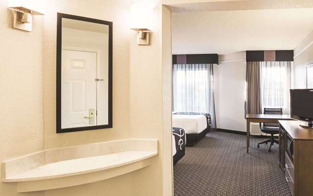 La Quinta Inn & Suites by Wyndham Fort Worth North