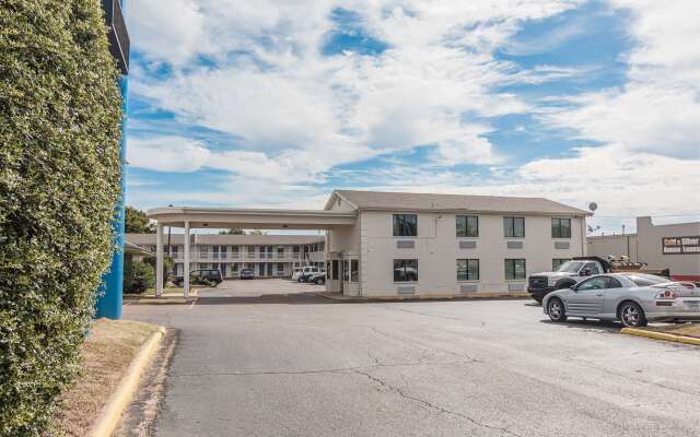 Motel 6 Texarkana, AR