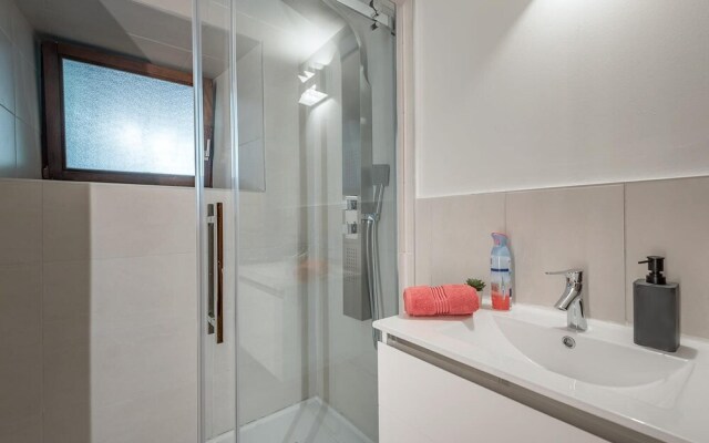 Beautiful Cozy 2-storey Apartment In the of Downtown MTL