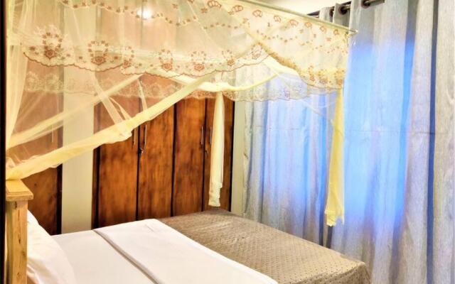 2-bedroom (queen beds) condo near Acacia Mall