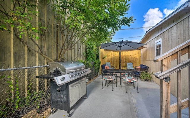 1 Mi to Seawall: Dog-friendly Galveston Home!