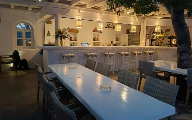 Zephyros Hotel