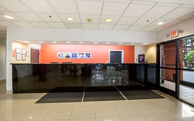 Budgetel Inns & Suites - Atlanta Galleria Stadium