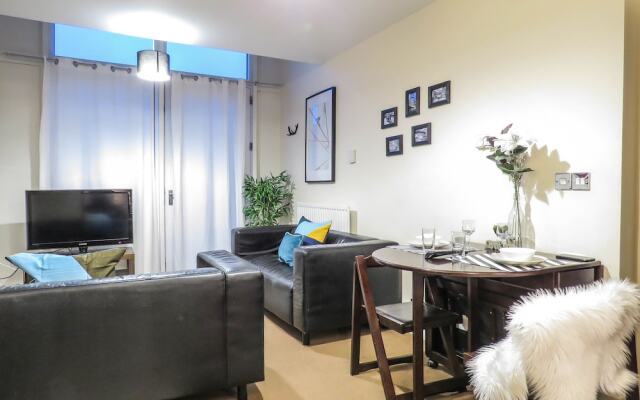 Tudors eSuites Park Central Apartment