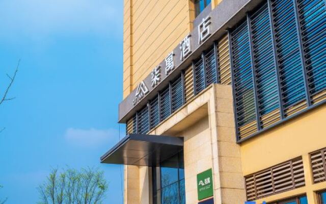 Qiyu Hotel (Chongqing Finance School Halo Shopping Park)