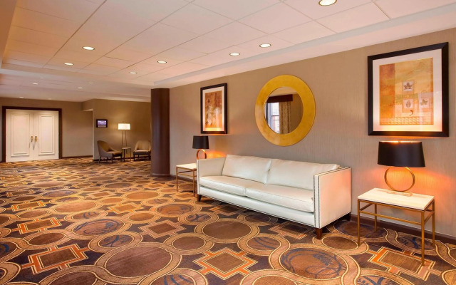 Sheraton LaGuardia East Hotel