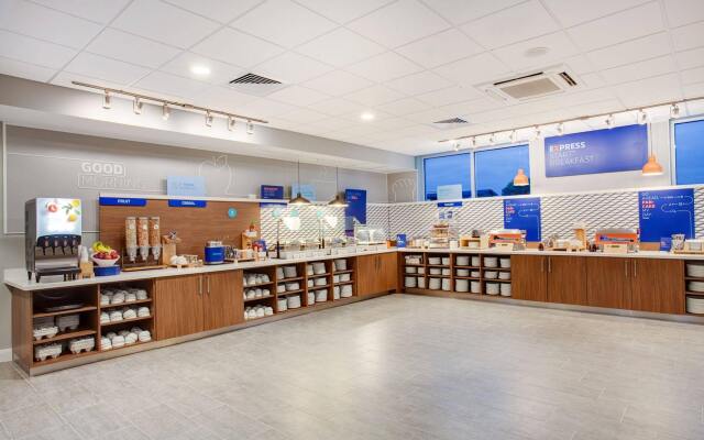 Holiday Inn Express & Suites Panama City Beach - Beachfront by IHG