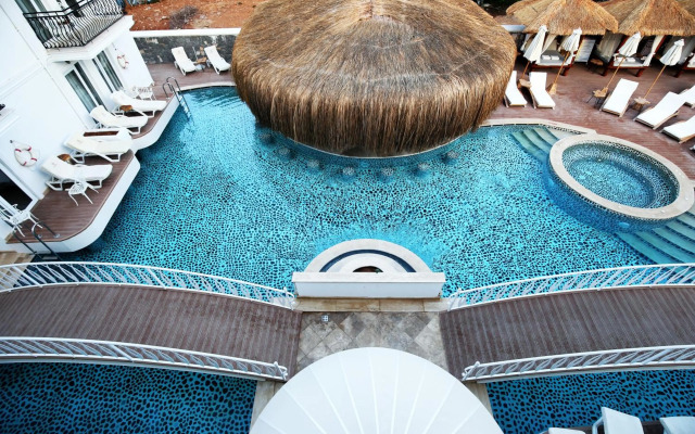 The PINEHILL Hotel & Suites