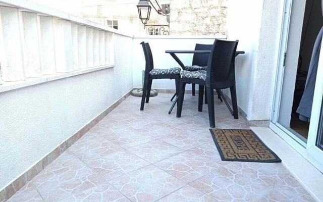 Cute apartment in stone house near sea