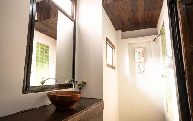 Croissant hotel and cafe