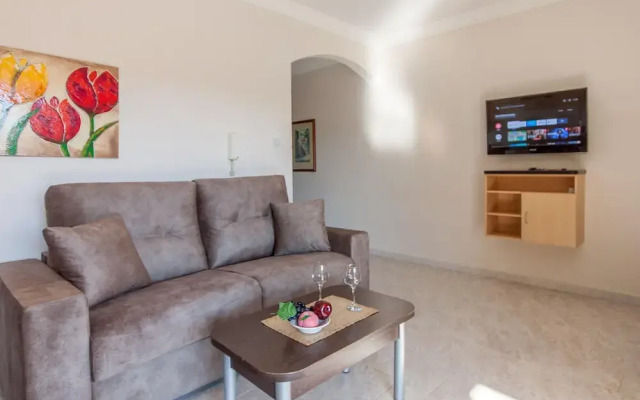 Merill Pool and Sea Charming Apart 2