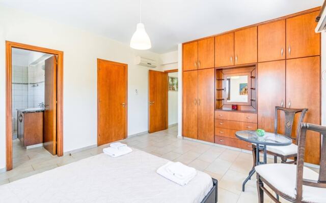 Villa Nikolina - 5 En-suite Bedrooms