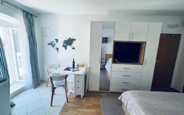 Jakov Apartments