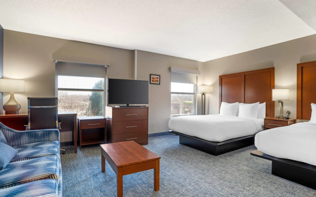 Comfort Suites near Birkdale Village- Huntersville