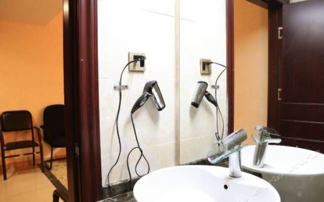 Private Business Hotel (Beihai Ningchuncheng High Speed Rail Station)