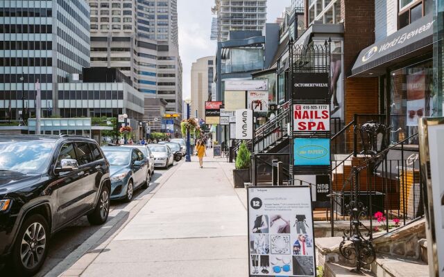 QuickStay - Premium 2bdrm in Yorkville (Yonge & Bloor)
