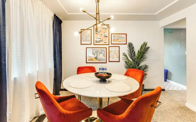 Vibrant Tacoma Retreat, Near Point Defiance Park!