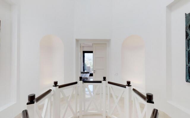 27175-Luxury Villa with heated pool