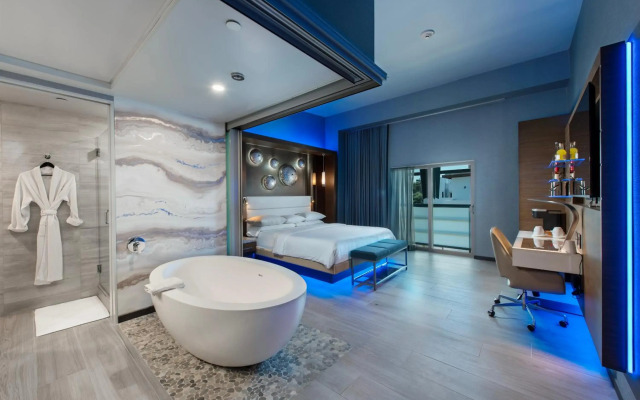 Shade Hotel