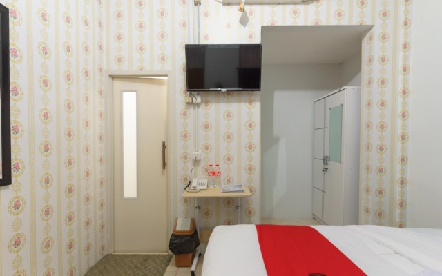 RedDoorz near City Walk Benhil
