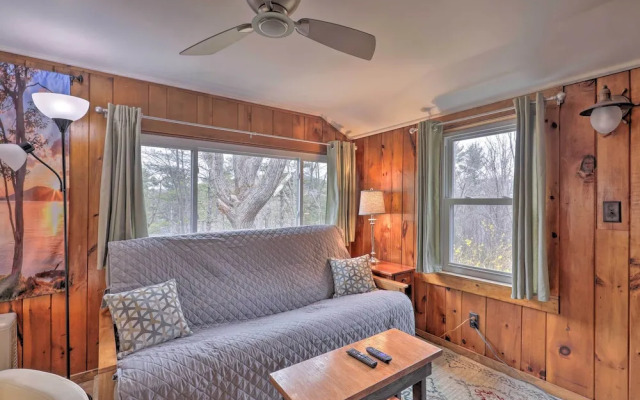 Walk to Marina: Cute Gilford Cottage w/ Grill