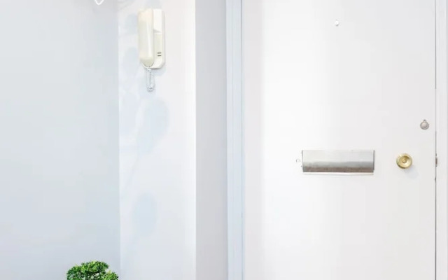 Stylish Riverview Apt with Roof Terrace