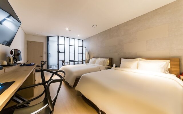 Bundang (Seohyeon) Hotel & U