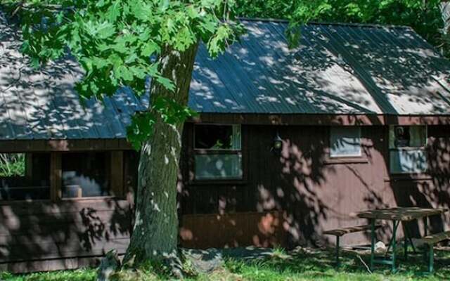 Fifth Lake Cottages