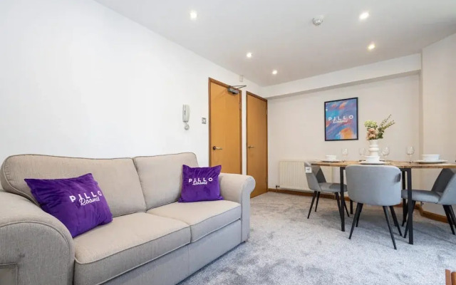 Cosy Spacious Duplex Apartment Near Salford Royal