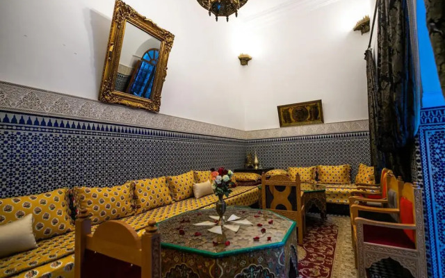 Room in B&B - Riad Authentic Palace & Spa - Al Bartal