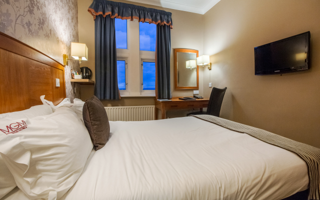 Muthu Westcliff Hotel (Near London Southend Airport)