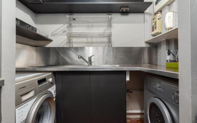 Wolroy House Apartments