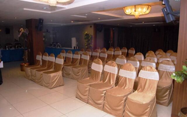 Hotel Amit International