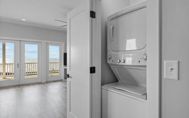 Shell Point 2 Bedroom Condo by RedAwning