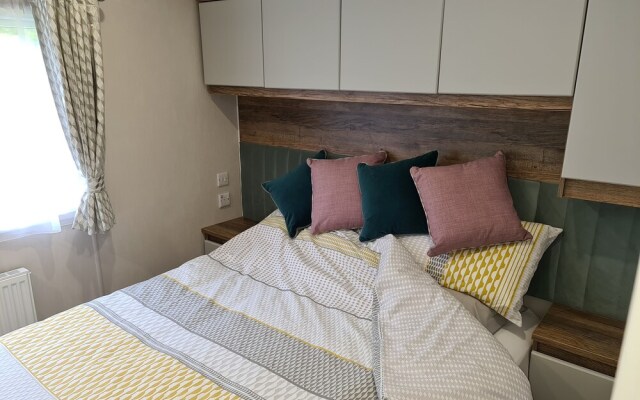 Stunning 2-bed 6 Berth Holiday Lodge Dorset