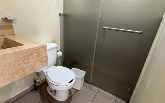 OYO Hotel Familiar Tollan