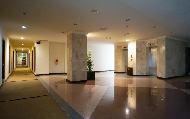 Capital O 1735 Adika Bahtera Hotel