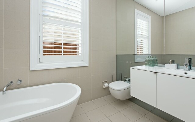 Stunning Family Home 5mins to CBD H332