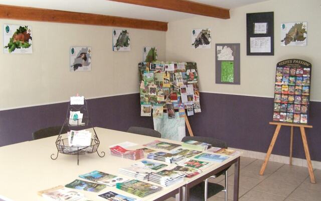 House With 2 Bedrooms in Saint-saud-lacoussière, With Wonderful Lake V