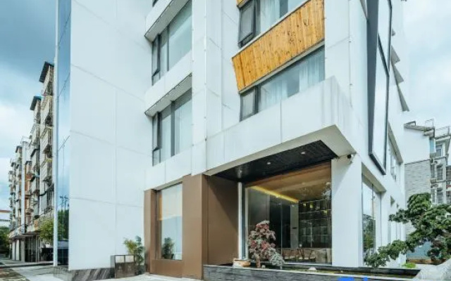 Floral Hotel · Huoshan Daijian Yinshe Hotel (Nanyueshan Scenic Area)