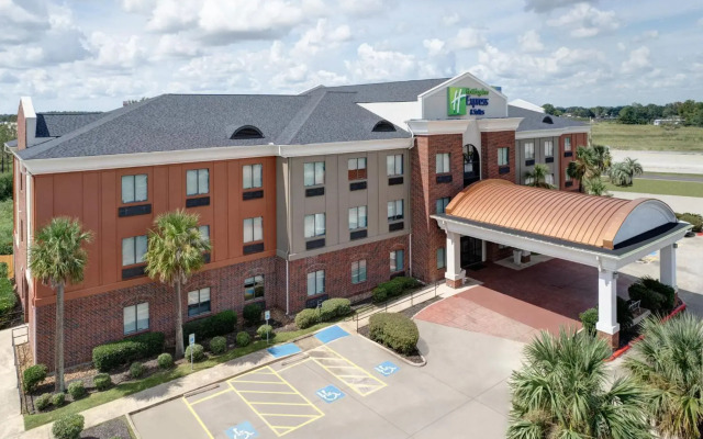 Holiday Inn Express Hotel & Suites Winnie by IHG