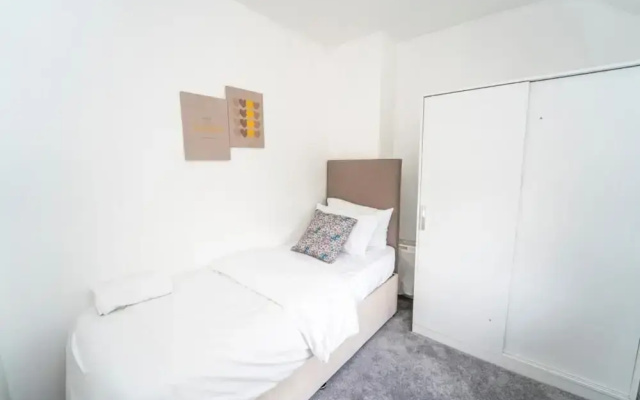 Sunny Lodge in Anstey - Spacious 3 Bedroom Home