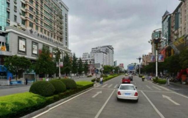 Qingpishu Hotel （Guilin West City Road,Walking street ）