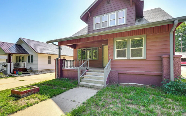 Quaint Family Retreat in Fairbury!