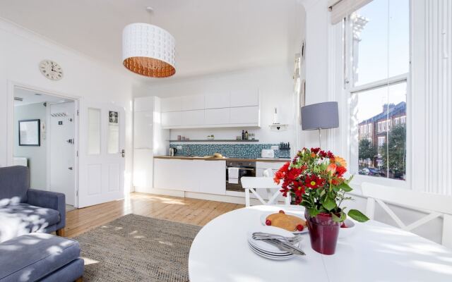 Stunning 2BR Victorian Flat In Vauxhall