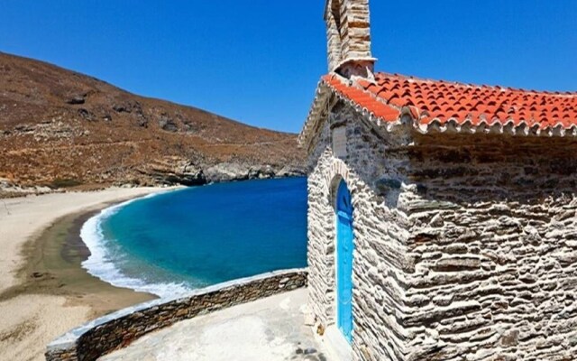 Bright Blue Studio near Stone Tower 1690 • Andros